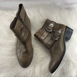 Aerosoles Women’s Leather Olive Green Booties Size: 6